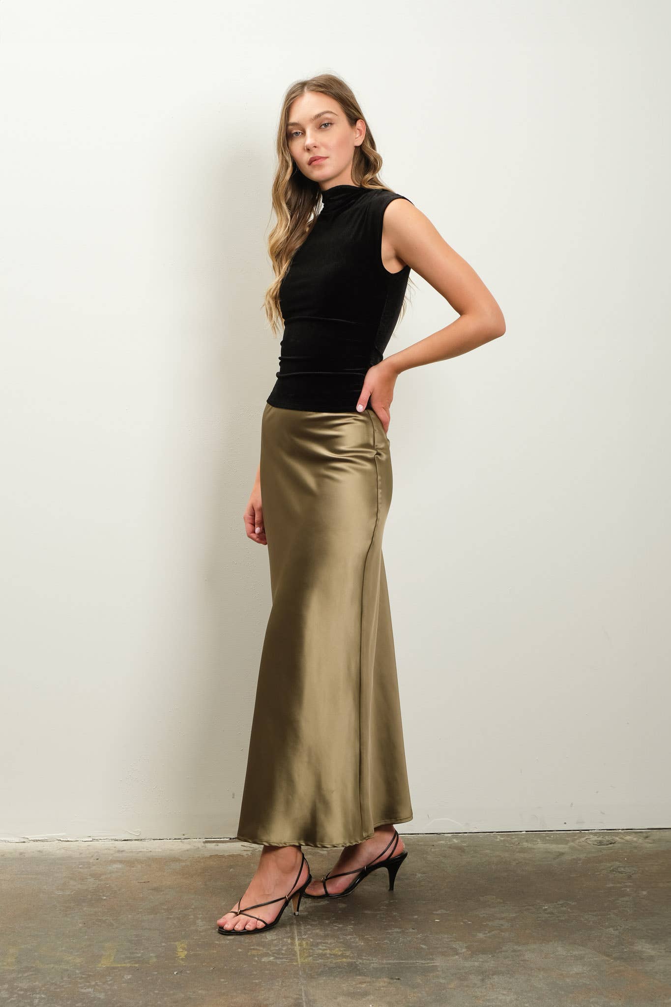 Velvet Mock Neck Sleeveless Knit Top